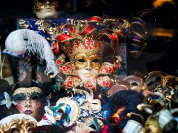 consigli-per-una-festa-di-carnevale-in-maschera